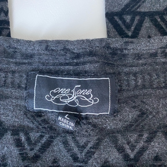 One5one — Dark gray and black velvety pattern legging with elastic waist bands - Picture 4 of 6